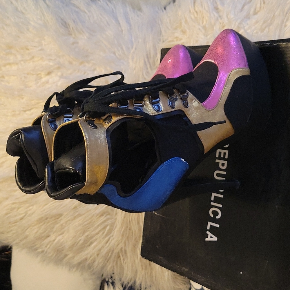 Shoe Republic [size 9 high heel shoe] multi Color style: Wagon